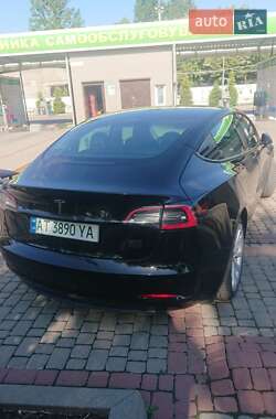 Седан Tesla Model 3 2022 в 
