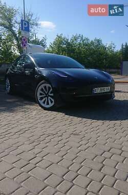 Седан Tesla Model 3 2022 в 