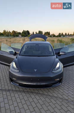 Седан Tesla Model 3 2023 в 