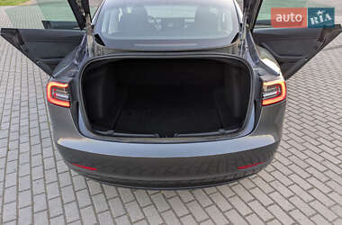 Седан Tesla Model 3 2023 в 