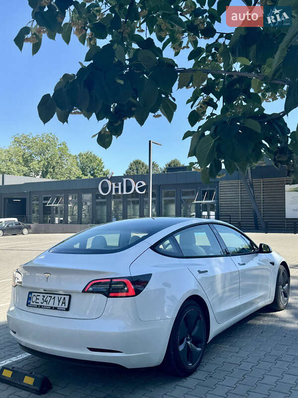Седан Tesla Model 3 2021 в Черновцах