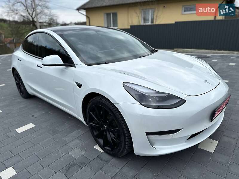 Седан Tesla Model 3 2021 в 