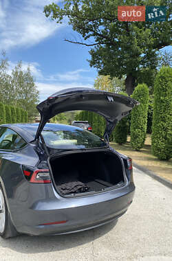 Седан Tesla Model 3 2023 в 