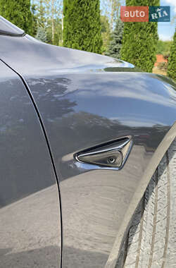 Седан Tesla Model 3 2023 в 
