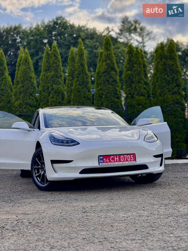 Седан Tesla Model 3 2019 в Бориславі