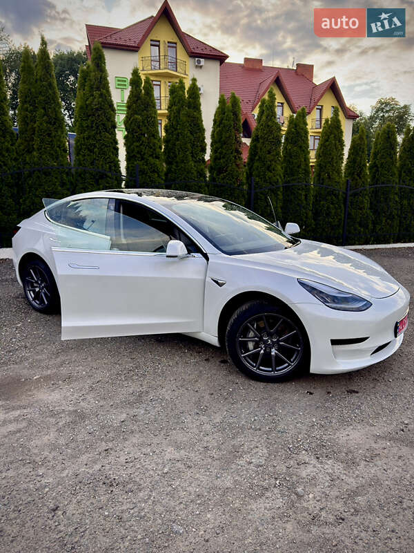 Седан Tesla Model 3 2019 в Бориславі