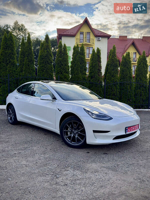 Седан Tesla Model 3 2019 в Бориславі