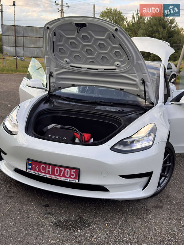 Седан Tesla Model 3 2019 в Бориславі