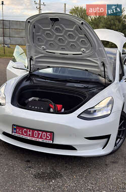 Седан Tesla Model 3 2019 в 