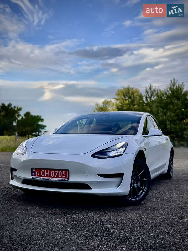 Седан Tesla Model 3 2019 в Бориславі