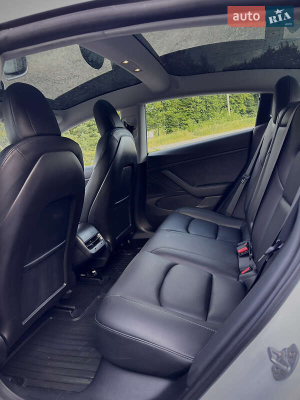 Седан Tesla Model 3 2019 в Бориславі