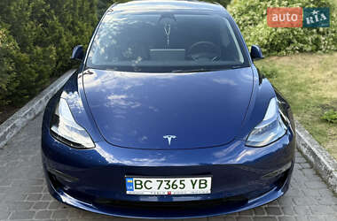 Седан Tesla Model 3 2022 в 