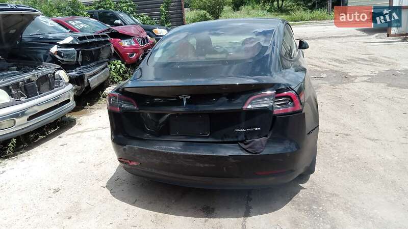 Седан Tesla Model 3 2021 в Львові