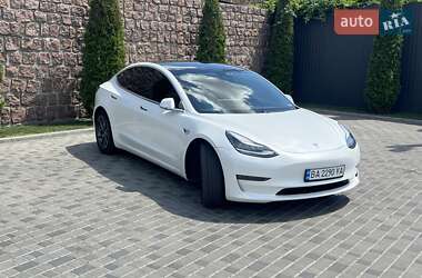 Седан Tesla Model 3 2020 в 