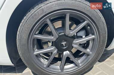 Седан Tesla Model 3 2020 в 