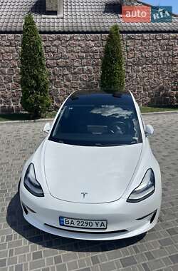 Седан Tesla Model 3 2020 в 