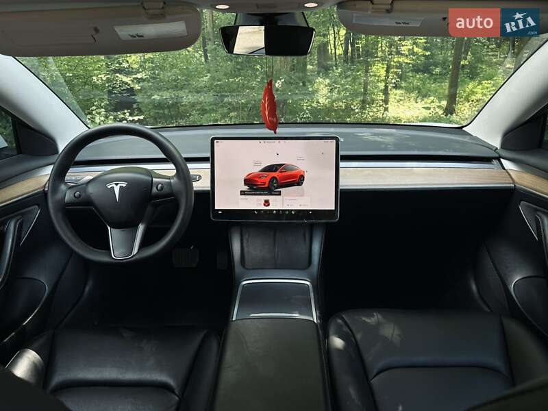 Седан Tesla Model 3 2023 в Дрогобыче
