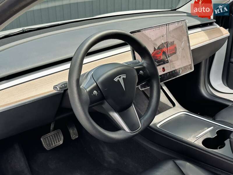 Седан Tesla Model 3 2023 в Дрогобыче
