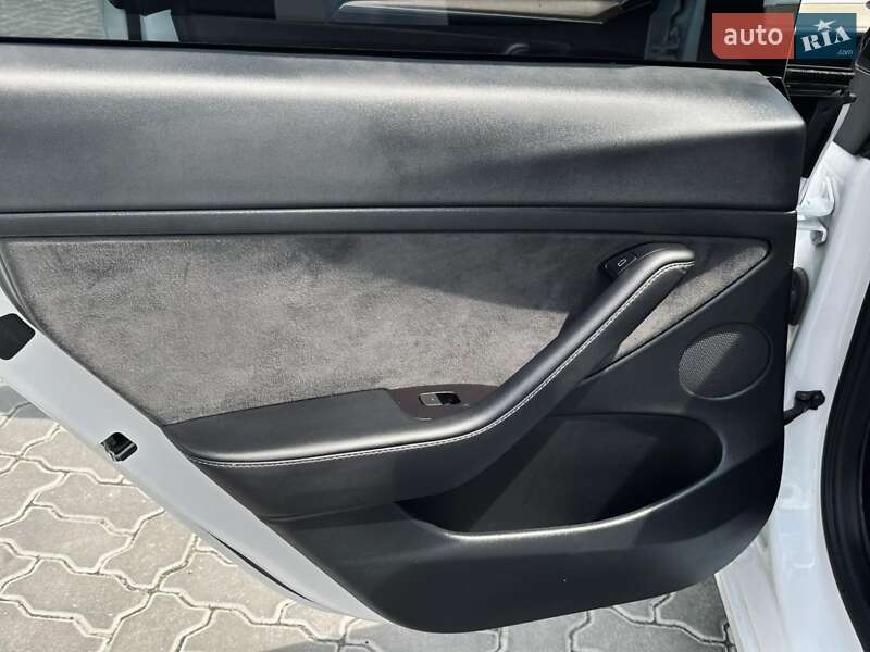 Седан Tesla Model 3 2023 в Дрогобыче