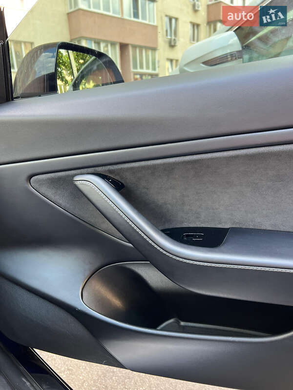 Седан Tesla Model 3 2020 в Киеве