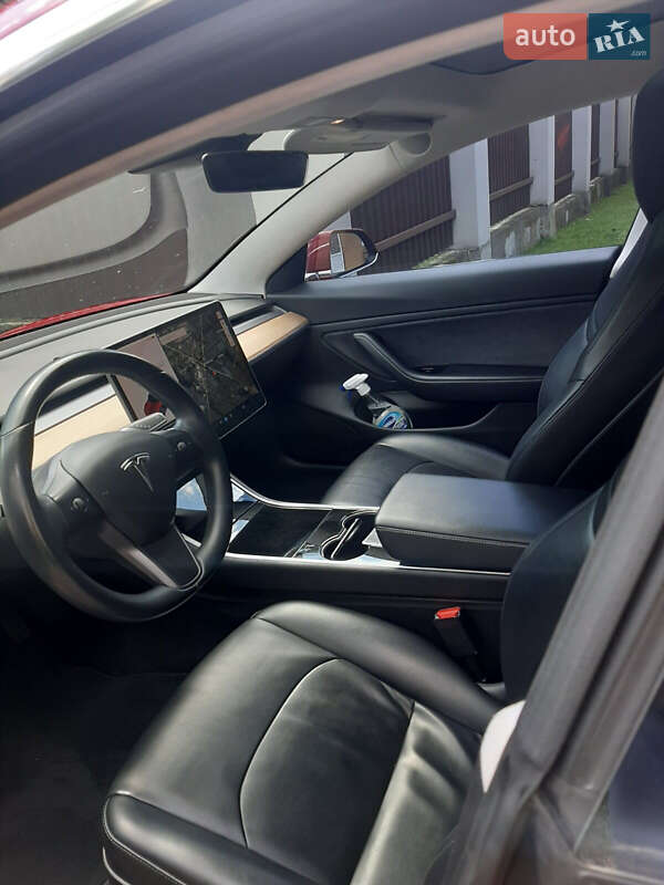 Седан Tesla Model 3 2017 в Львові