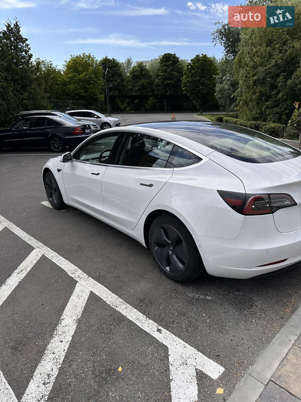 Седан Tesla Model 3 2019 в Львове