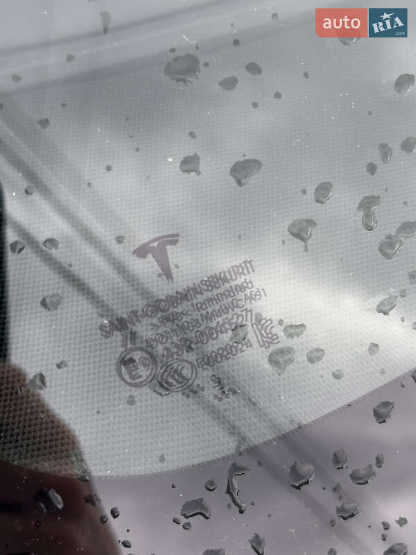 Седан Tesla Model 3 2019 в Львове