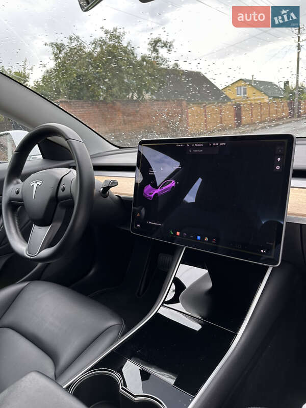 Седан Tesla Model 3 2019 в Львове