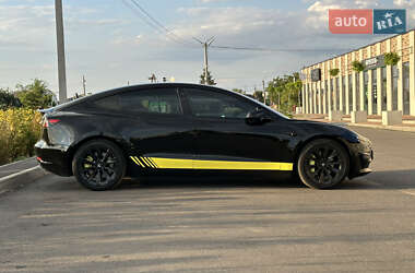 Седан Tesla Model 3 2021 в 