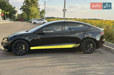 Седан Tesla Model 3 2021 в 