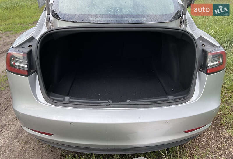 Седан Tesla Model 3 2018 в Киеве