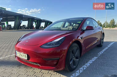 Седан Tesla Model 3 2022 в 
