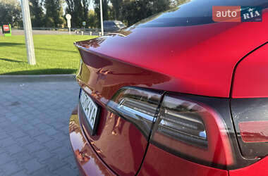 Седан Tesla Model 3 2022 в 