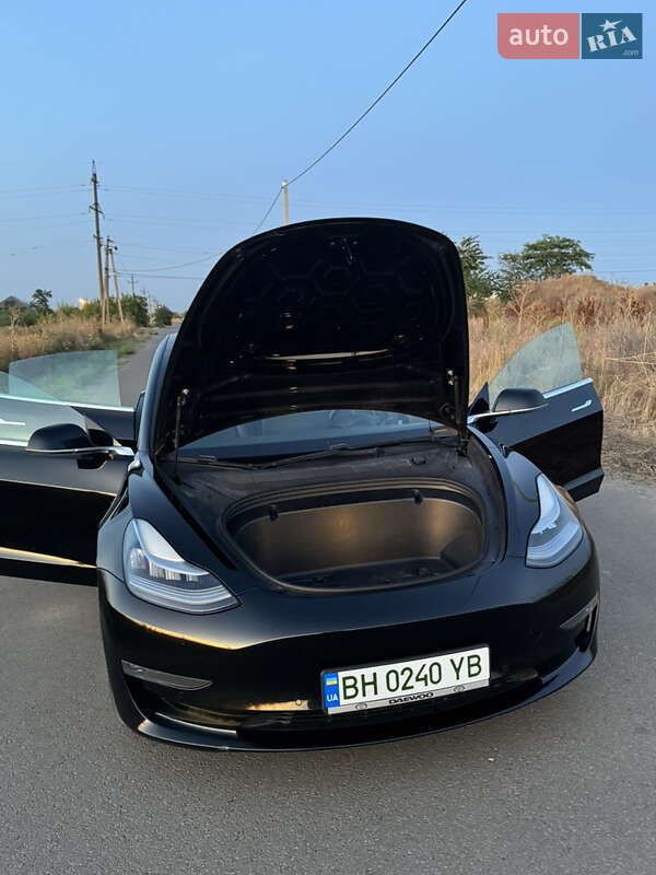Седан Tesla Model 3 2019 в Одесі