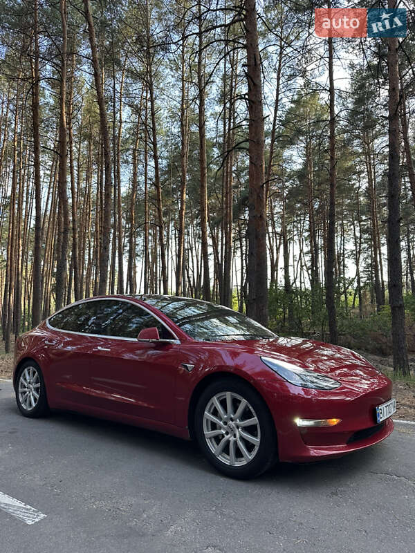 Седан Tesla Model 3 2018 в Полтаві