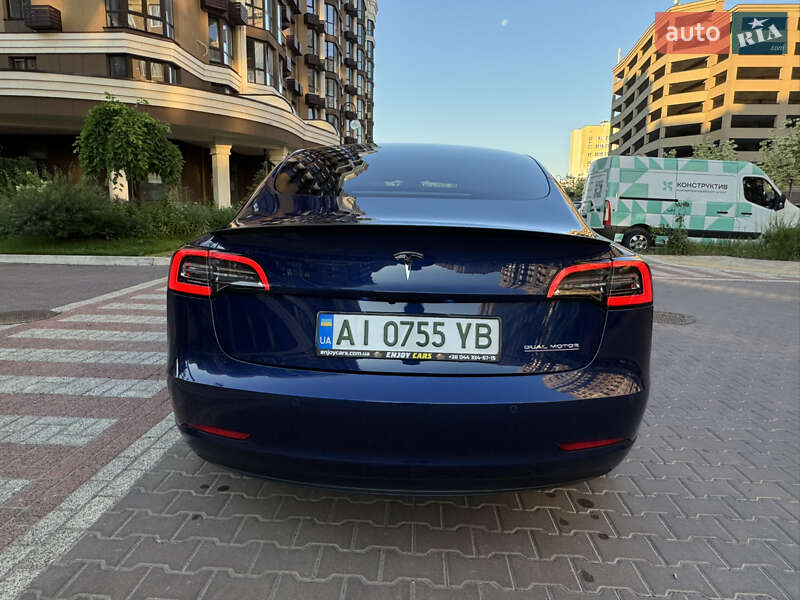 Седан Tesla Model 3 2021 в Києві