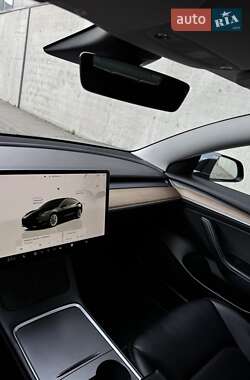 Седан Tesla Model 3 2022 в 