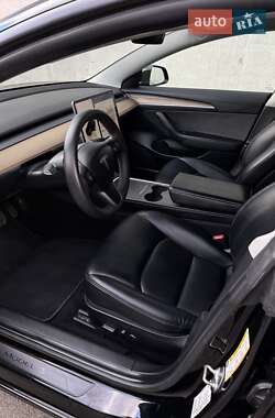 Седан Tesla Model 3 2022 в 