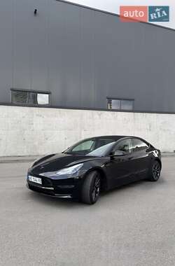 Седан Tesla Model 3 2022 в 