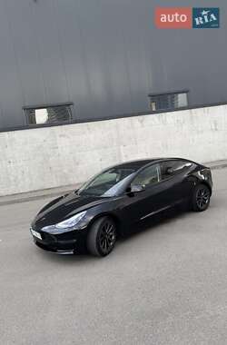 Седан Tesla Model 3 2022 в 