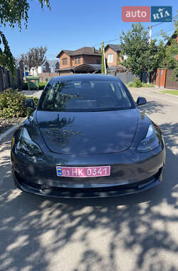 Седан Tesla Model 3 2023 в 