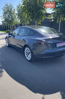 Седан Tesla Model 3 2023 в 