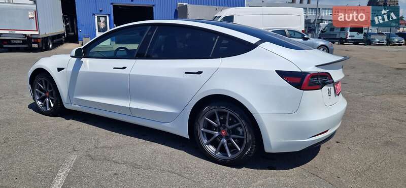 Седан Tesla Model 3 2022 в Києві
