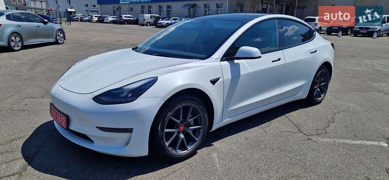 Седан Tesla Model 3 2022 в Києві