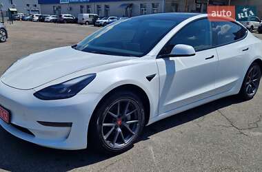 Седан Tesla Model 3 2022 в 
