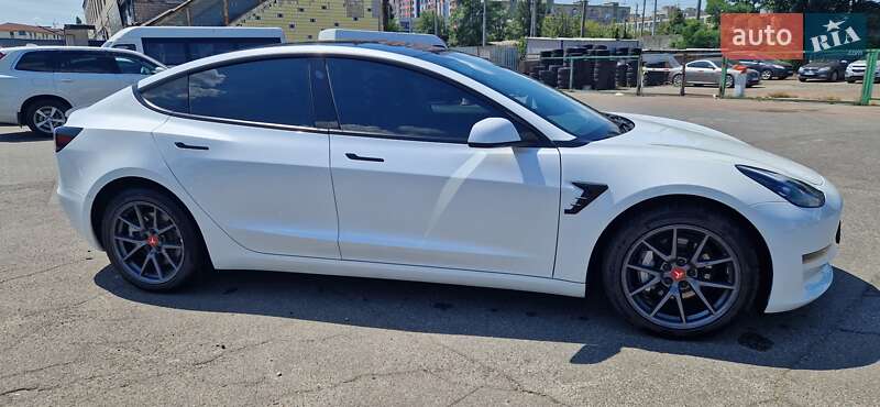 Седан Tesla Model 3 2022 в Києві