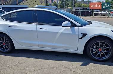 Седан Tesla Model 3 2022 в 
