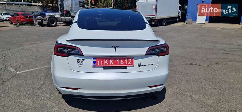 Седан Tesla Model 3 2022 в Києві