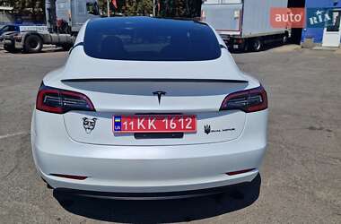 Седан Tesla Model 3 2022 в 