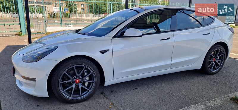 Седан Tesla Model 3 2022 в Києві